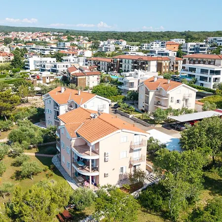 Mare & Mons Seafront Apartamento Malinska