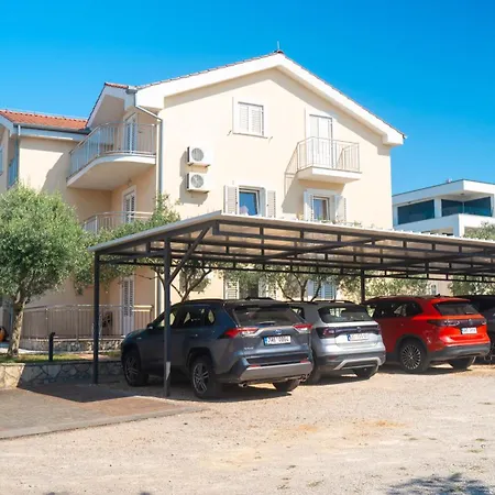 Mare & Mons Seafront Apartamento *