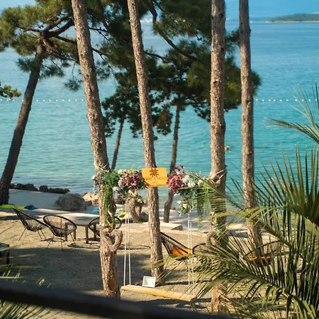 Mare & Mons Seafront *