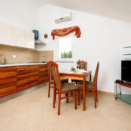 Mare & Mons Seafront Apartamento Malinska