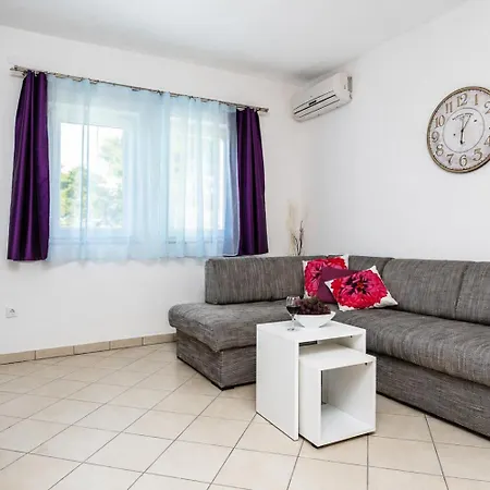Mare & Mons Seafront Apartamento Malinska