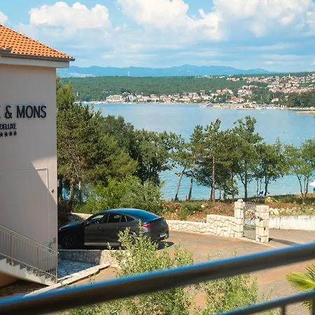 Mare & Mons Seafront *