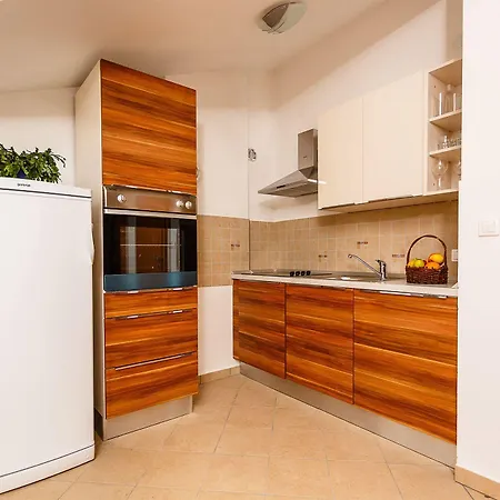 Mare & Mons Seafront *