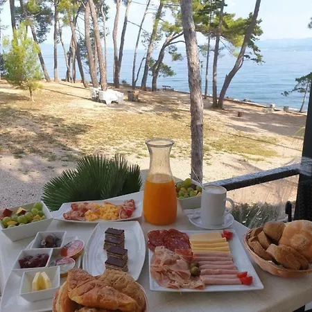 Mare & Mons Seafront *