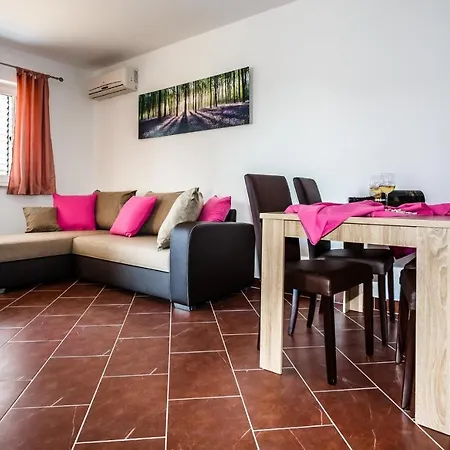 Mare & Mons Deluxe Апартаменты *