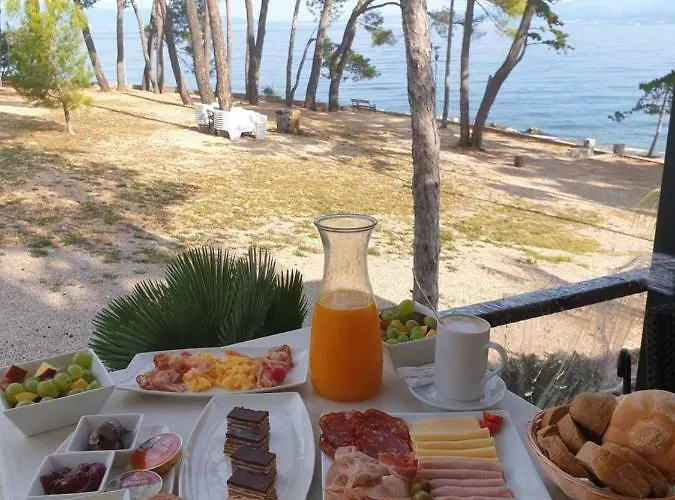 Mare & Mons Seafront *