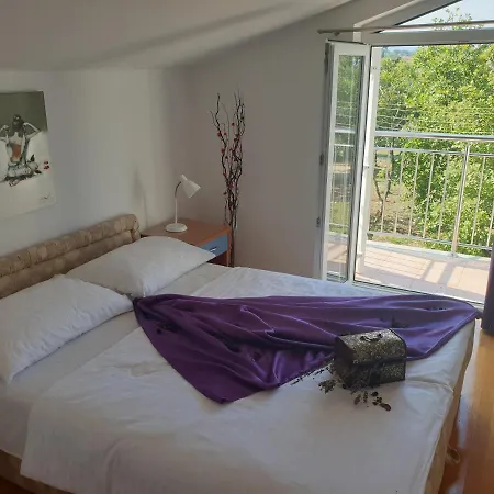 Mare & Mons Deluxe Apartment *