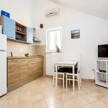 Mare & Mons Seafront Apartman