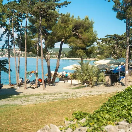 Mare & Mons Seafront *
