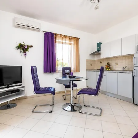 Mare & Mons Seafront Apartment *