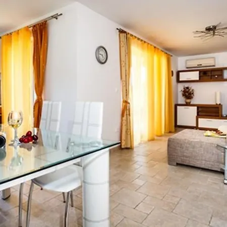 Mare & Mons Seafront Apartman *