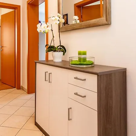 Mare & Mons Seafront Apartment *