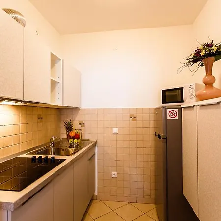 Mare & Mons Deluxe Apartment *