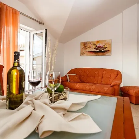 Mare & Mons Deluxe Apartment *