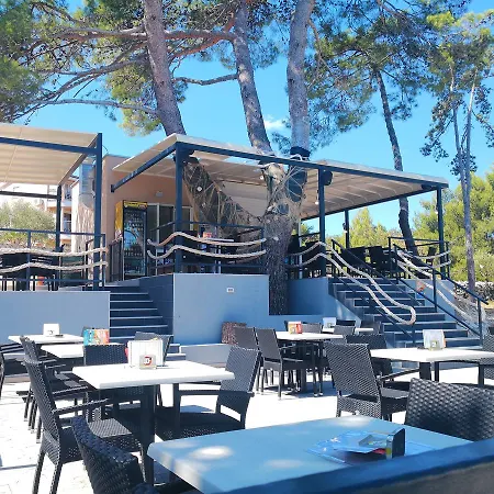 Mare & Mons Seafront *