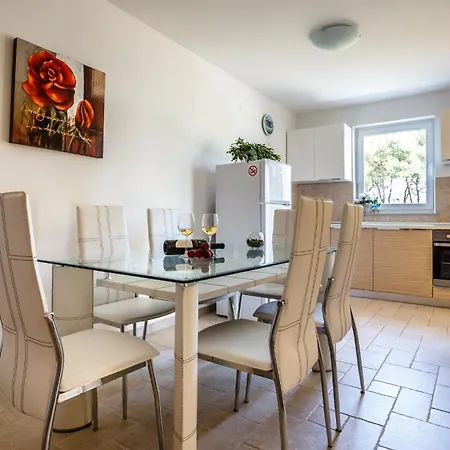 Mare & Mons Deluxe Apartment Malinska