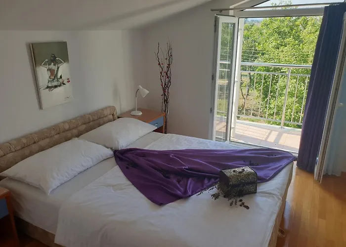 Mare & Mons Seafront Apartment *