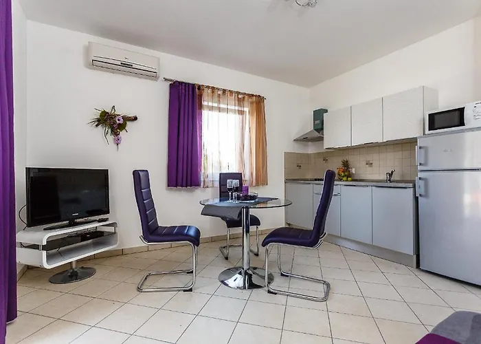 Mare & Mons Seafront Apartment *