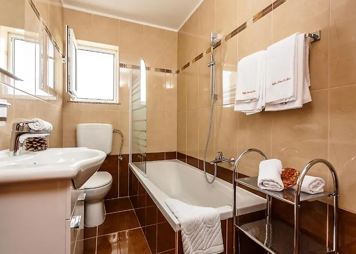Mare & Mons Seafront Apartment *
