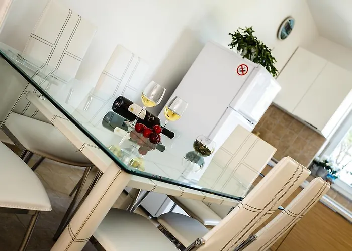 Mare & Mons Seafront Apartment Malinska