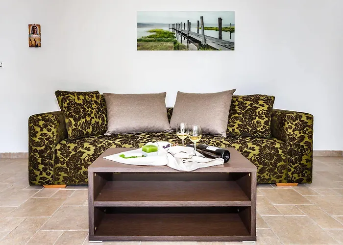 Mare & Mons Seafront Apartment *