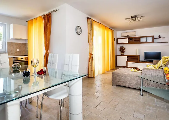Apartment Mare & Mons Seafront Malinska