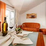 Mare & Mons Seafront Appartement *