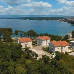 Mare & Mons Seafront Appartement *