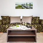 Mare & Mons Seafront Appartement *