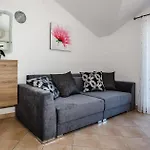Mare & Mons Seafront Appartement Malinska