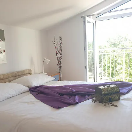 Mare & Mons Seafront Apartment Malinska