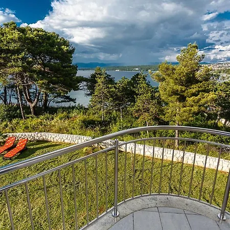 Mare & Mons Seafront Apartment Malinska