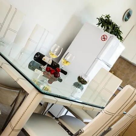 Mare & Mons Seafront Apartment Malinska