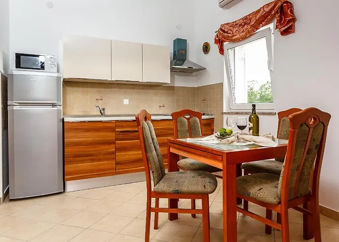 Mare & Mons Seafront *