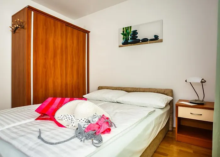 Mare & Mons Seafront *