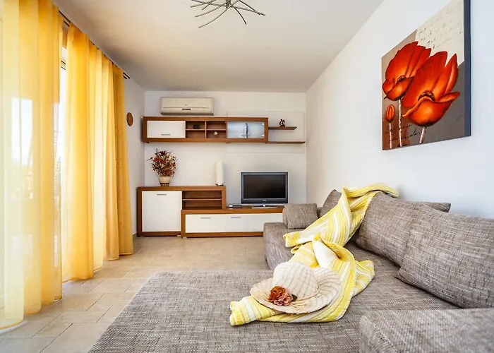 Mare & Mons Seafront *